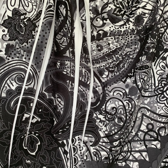 One World Sublimation V-Neck Top -size Medium - Picture 4 of 5